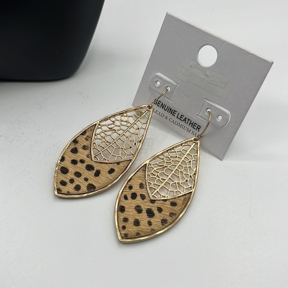 WOMEN’S Filigree Drop Leather Goldtone Earrings - Picture 4 of 9